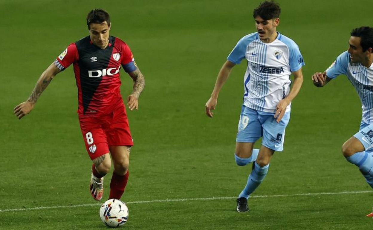 Imagen del partido entre Málaga y Rayo Vallecano que se disputó en La Rosaleda en la jornada 26ª de Segunda División. 