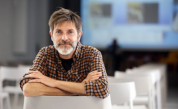 El dibujante valenciano Paco Roca, minutos antes de su encuentro en La Térmica con Pepo Pérez.