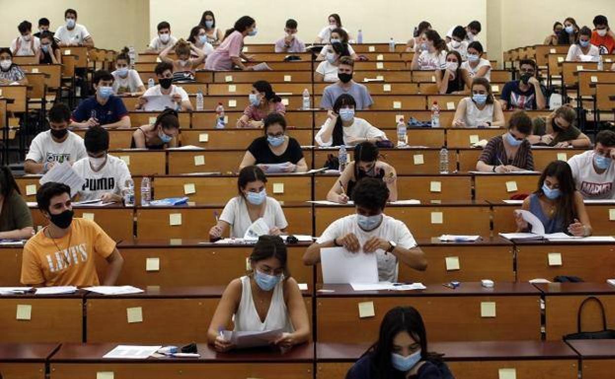Selectividad 2021 Andalucía: Sanidad deja la puerta abierta a retrasar la Selectividad