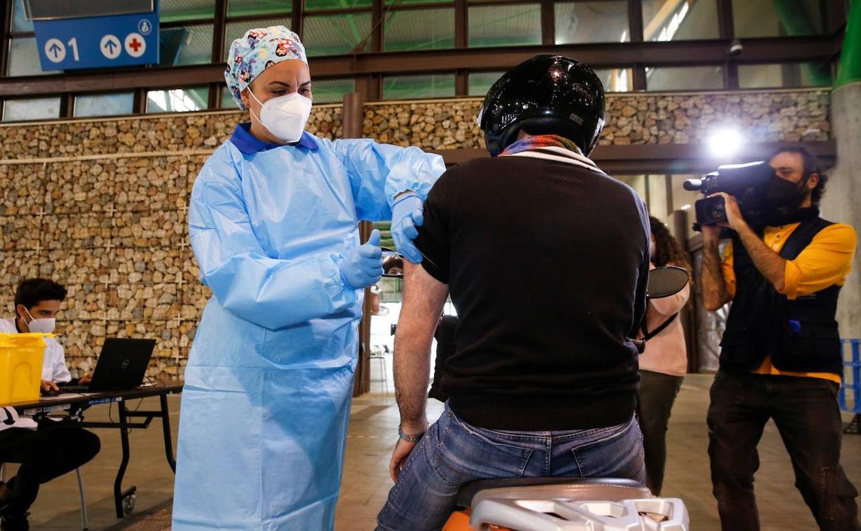 Vacunación de profesores en el Palacio de Ferias, a principios de marzo. 