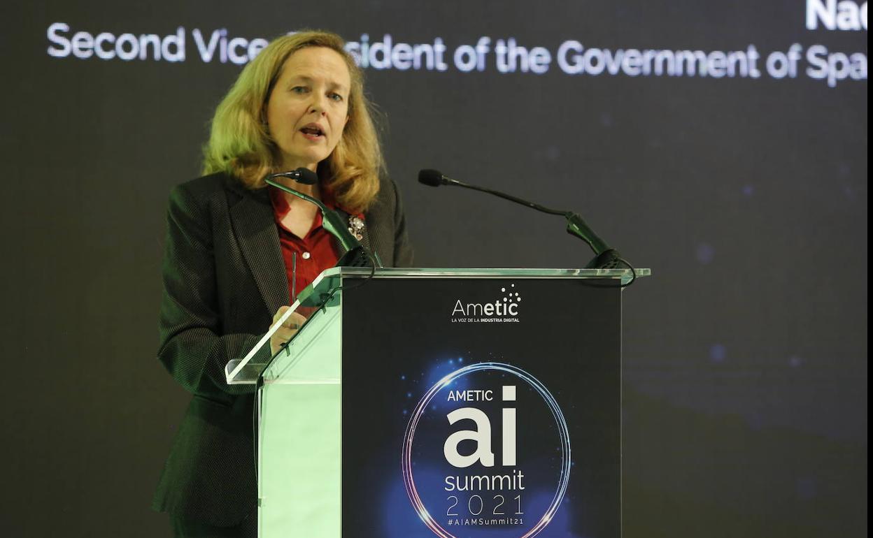 La ministra Nadia Calviño durante su intervención en el foro de Ametic.