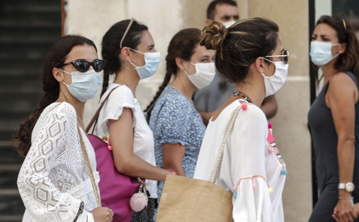 Andalucía baja su tasa por undécimo día aunque suma 1.604 casos y 13 muertes