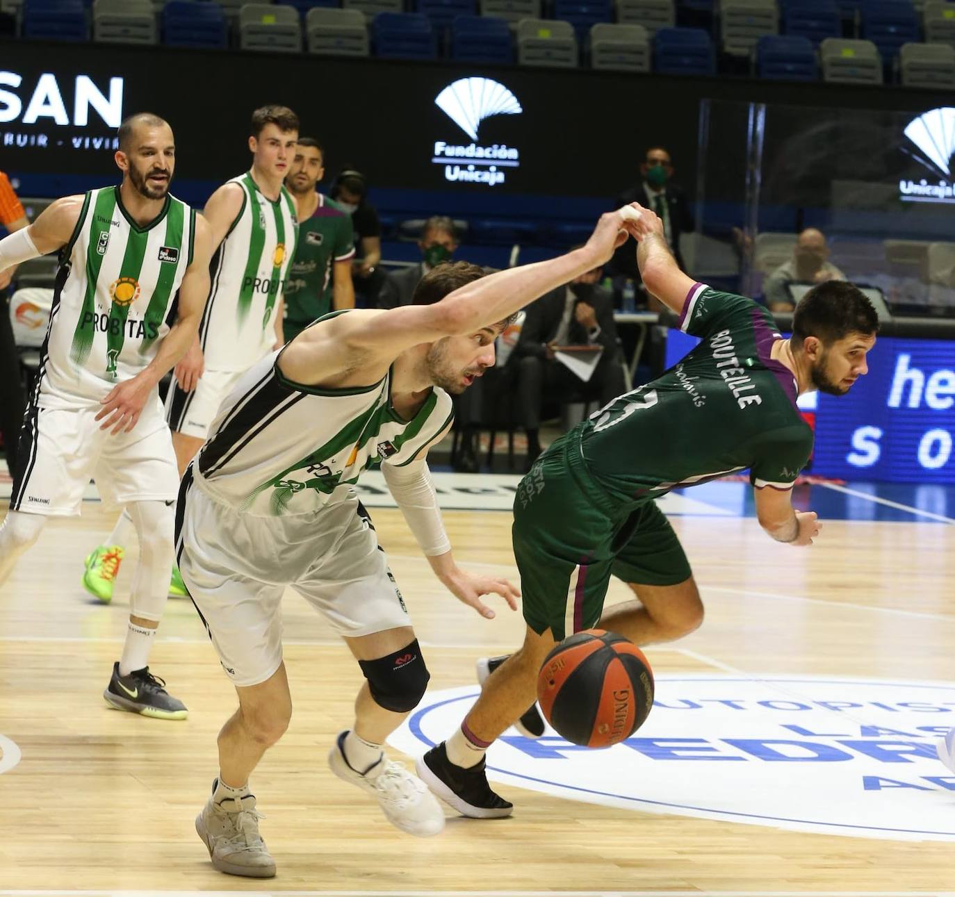 El Unicaja recibió al conjunto de Badalona en el Martín Carpena 