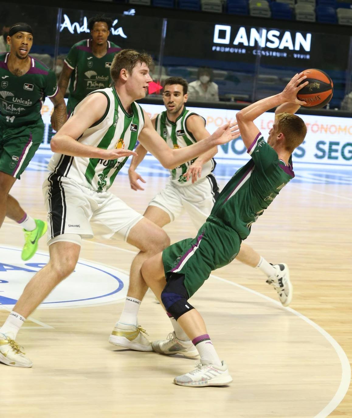 El Unicaja recibió al conjunto de Badalona en el Martín Carpena 