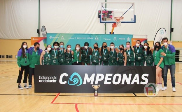 La plantilla del equipo júnior femenino del Unicaja, ganador de la cita. 