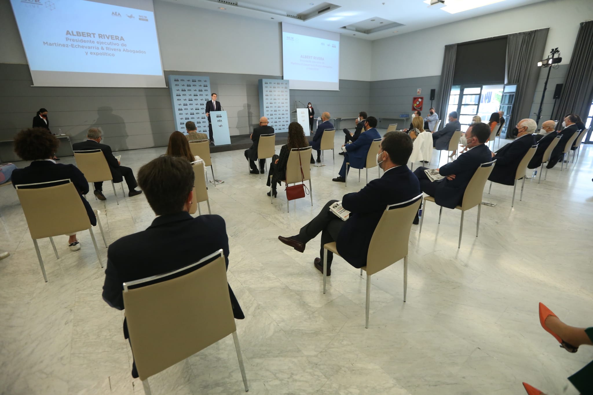 El foro, organizado por la Asociación Nacional de Editores de Libros y Material de Enseñanza (anele); la Asociación de Editores de Andalucía (AEA) y SUR, contó con la participación de Albert Rivera.