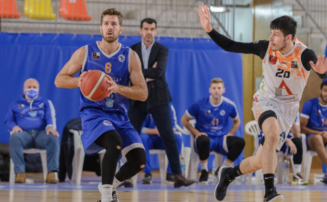 Cameron, durante un partido de esta temporada con el Marbella. 