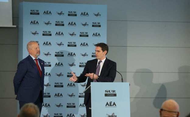 Javier Imbroda y Albert Rivera, este viernes, en Málaga.