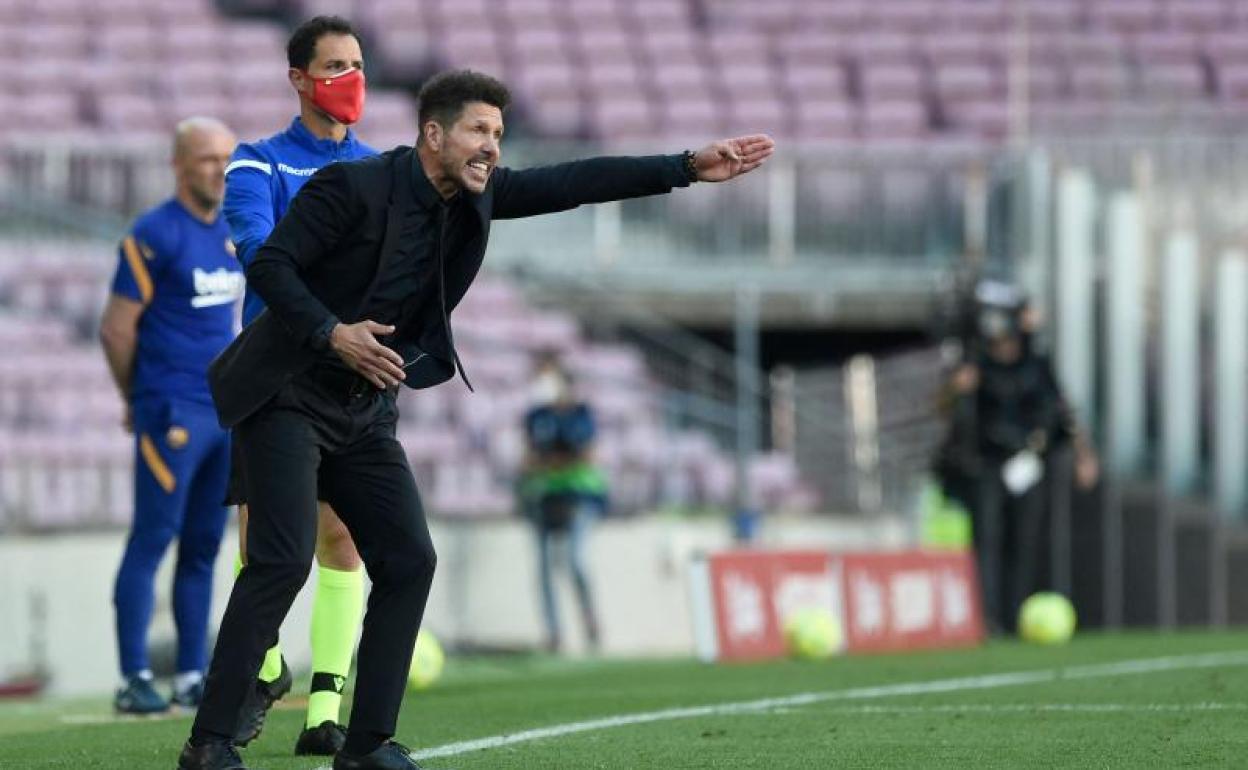 Simeone, durante el Barça-Atlético.