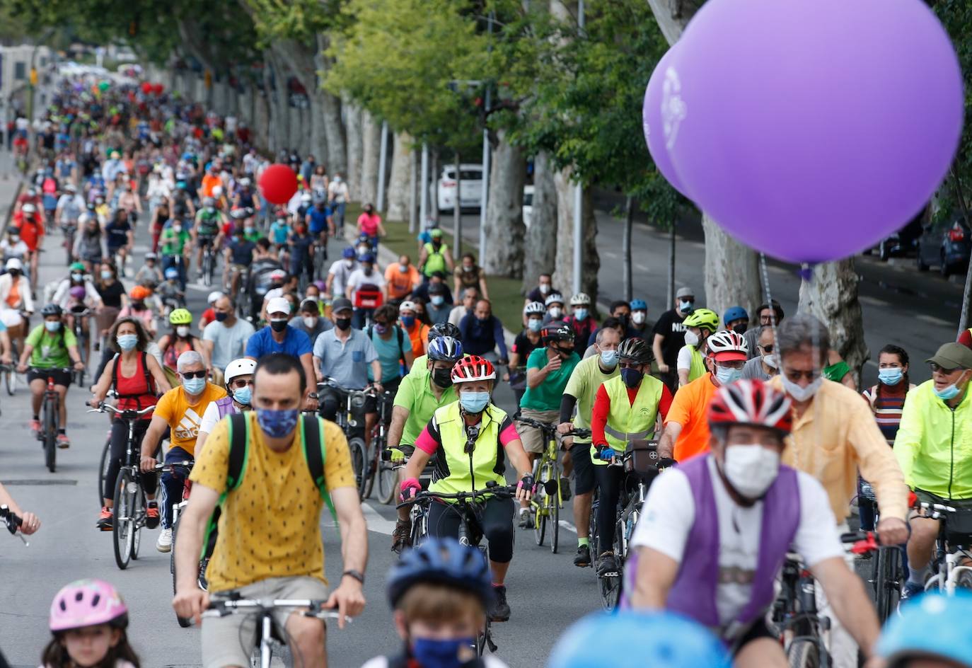Ruedas Redondas ha celebrado este domingo la segunda 'bicifestación'. 
