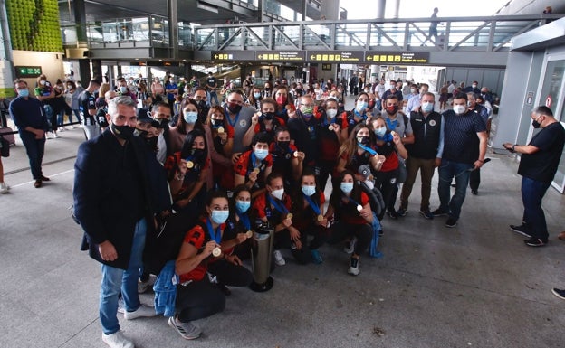 Llegada de las malagueñas al aeropuerto