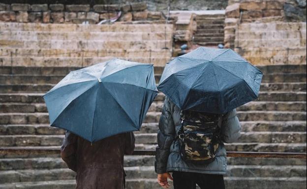 Los paraguas volverá a ser necesarios en Málaga este domingo. 