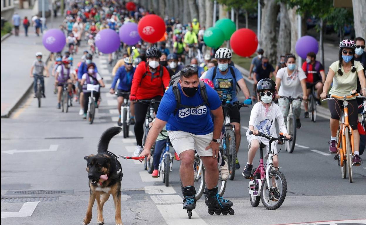 Imagen de la 'bicifestación' celebrada este domingo en la capital