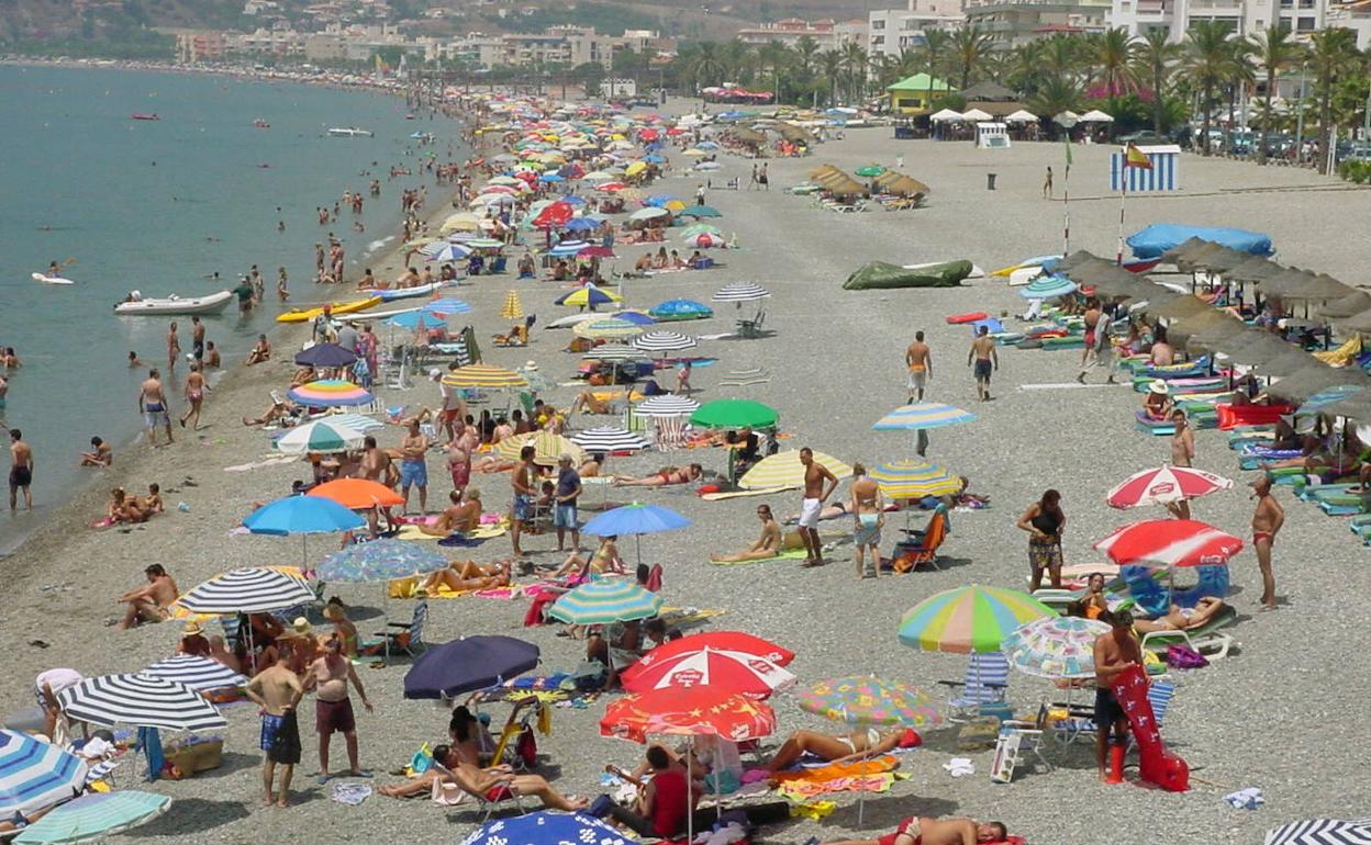 Playa de La Herradura, en la provincia granadina, una de las distinguidas. 