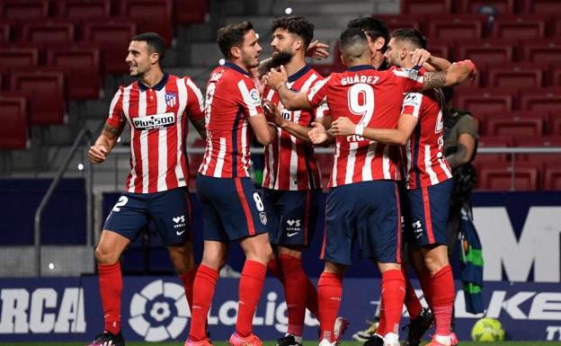 El Atlético sufre pero da otro paso más hacia la Liga