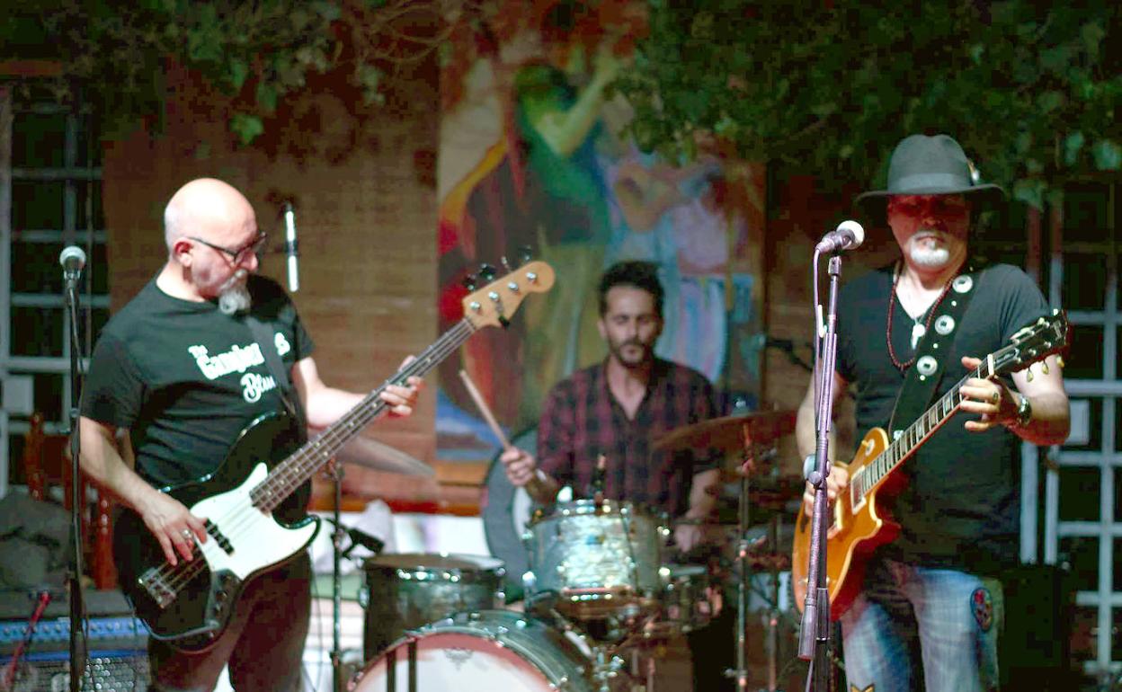 Javier Martín, Dani Cuenca y Fran Pacheco, durante un concierto de The Gangberries.