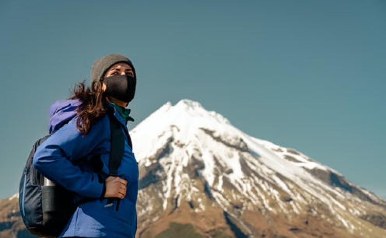 Mascarillas en las playas y en el campo: motivos para imponer (o no) su uso
