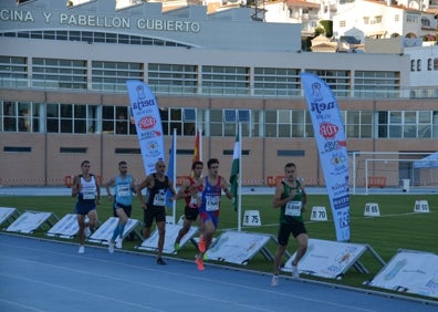 Imagen secundaria 1 - Arriba, carrera femenina de 1.000 metros; abajo a la izquierda, 1.500 metros B, y a la derecha, el lanzador nerjeño Juan Jiménez. 