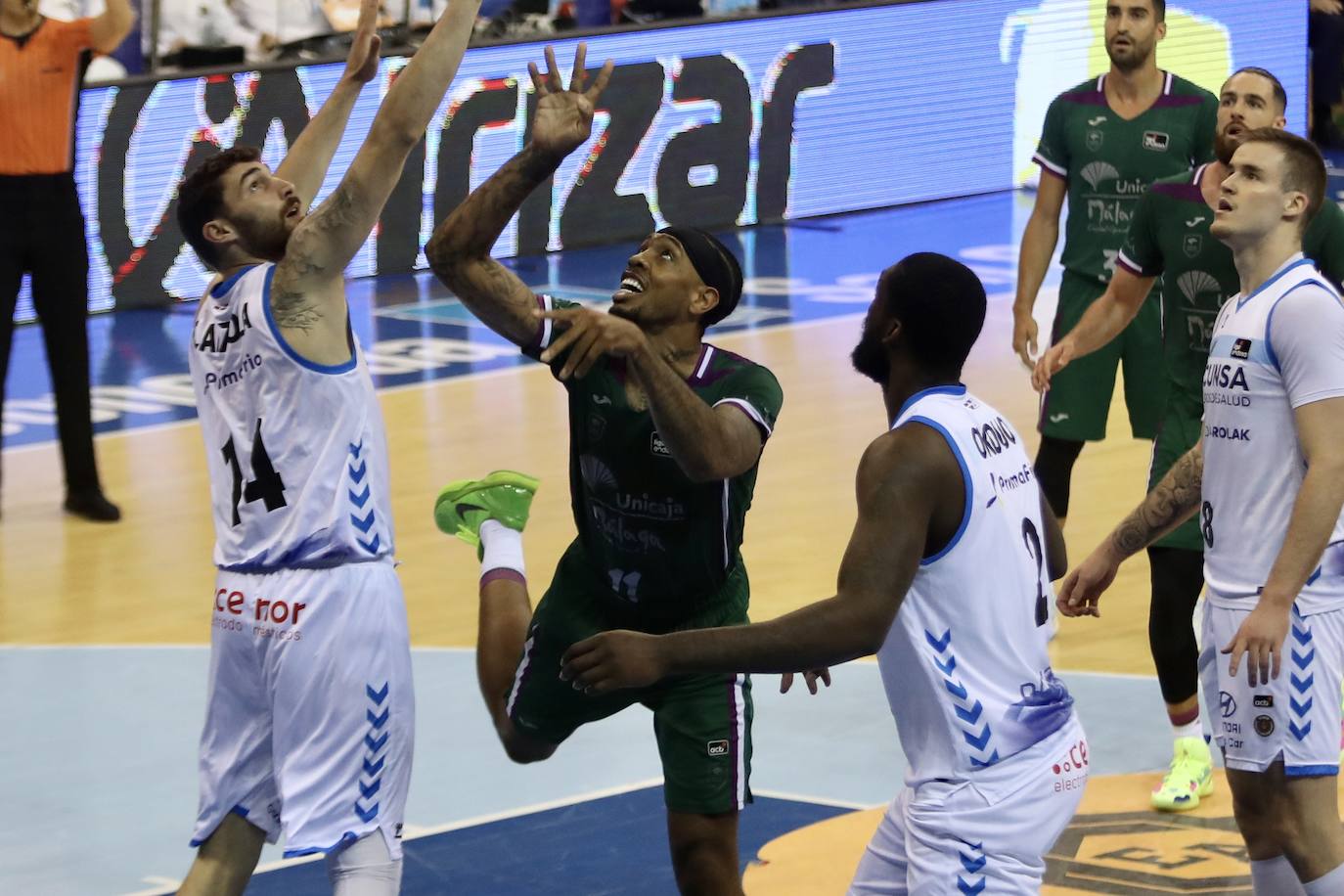 El Unicaja no hizo un buen partido, pero logró ganar en San Sebastián 