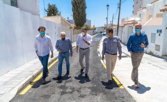 El alcalde, en una visita a las obras de la calle María de Waard. 