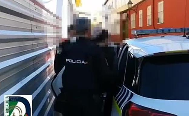 Momento de la detención del sospechoso. 