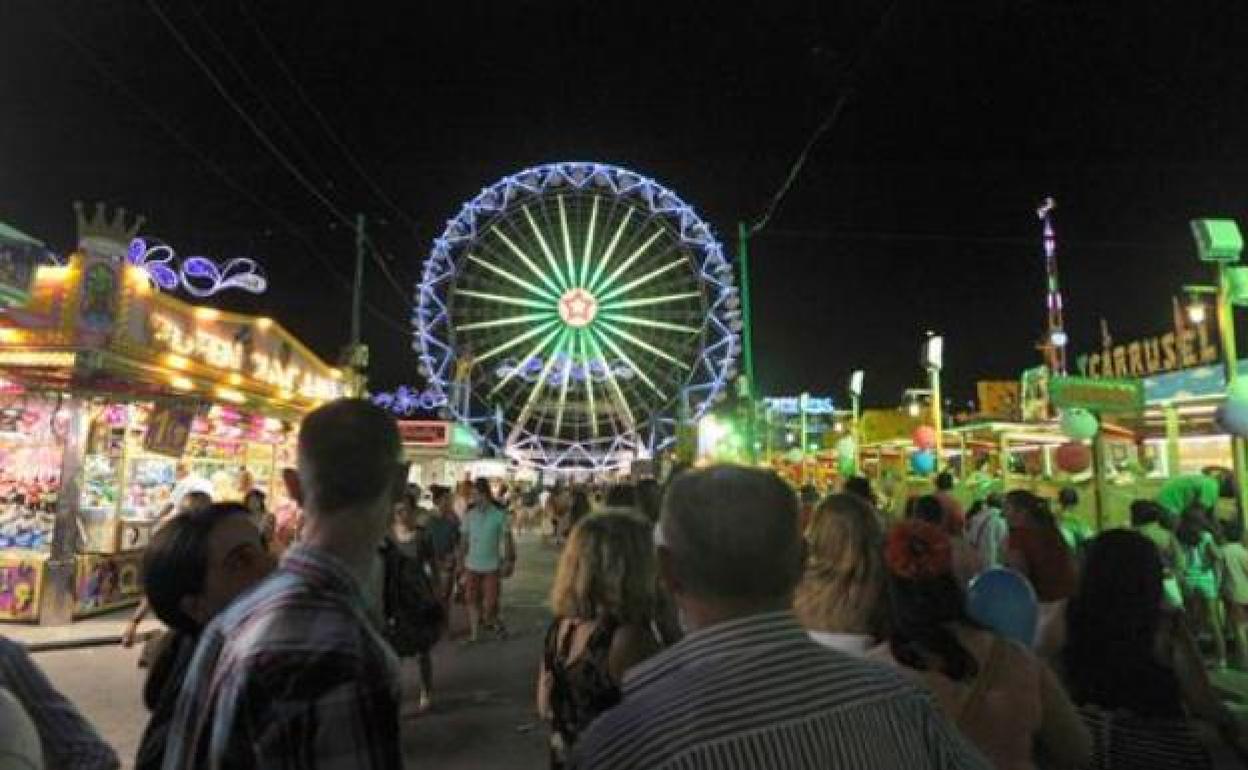Tres empresas optan a montar atracciones de feria en el Cortijo de Torres y en El Palo