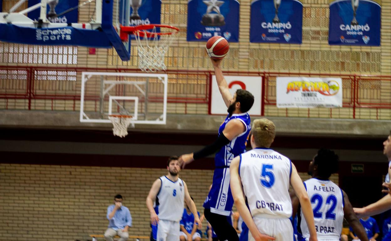 Una bandeja de Cameron en el duelo de este miércoles. 