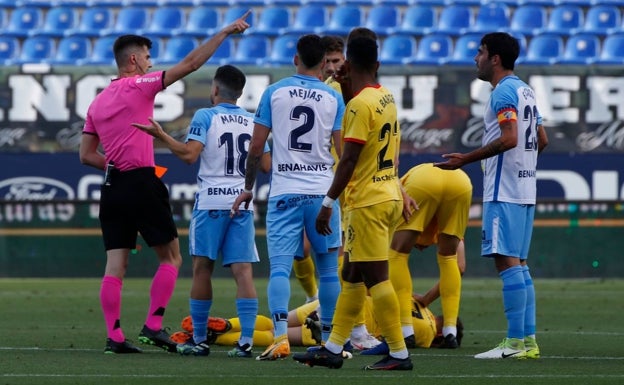 Derrota del Málaga con uno menos y ante un pésimo árbitro (0-1)