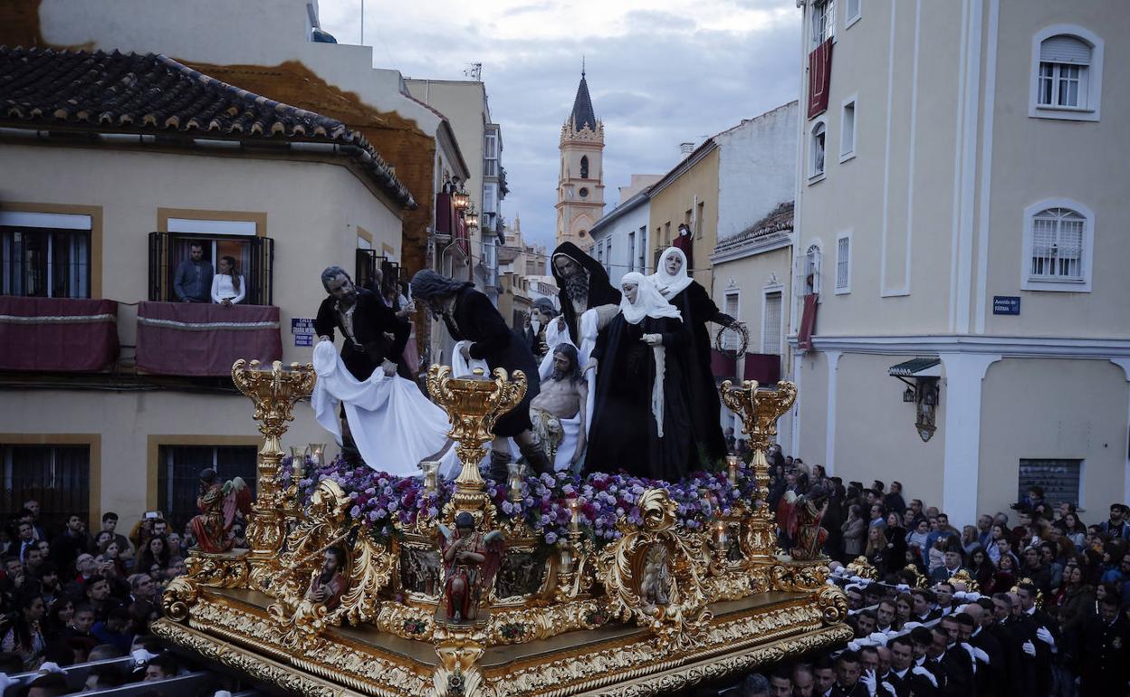 Trono del Santo Traslado, en la tarde del Viernes Santo. 