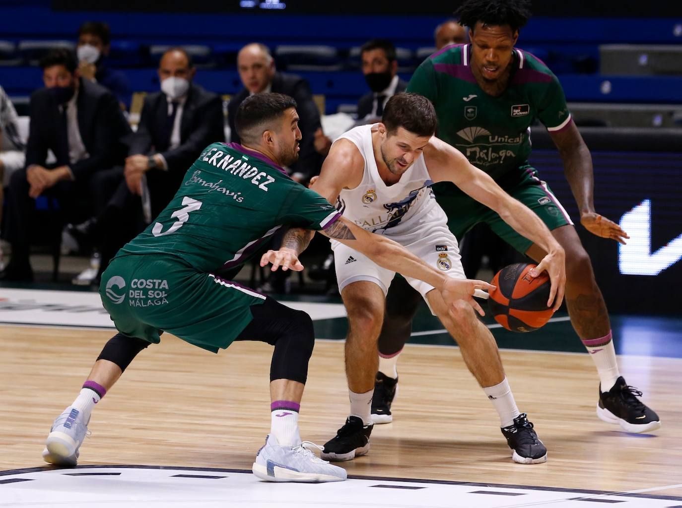 El Unicaja dijo adiós a la temporada tras perder por 90-96 ante el Real Madrid 