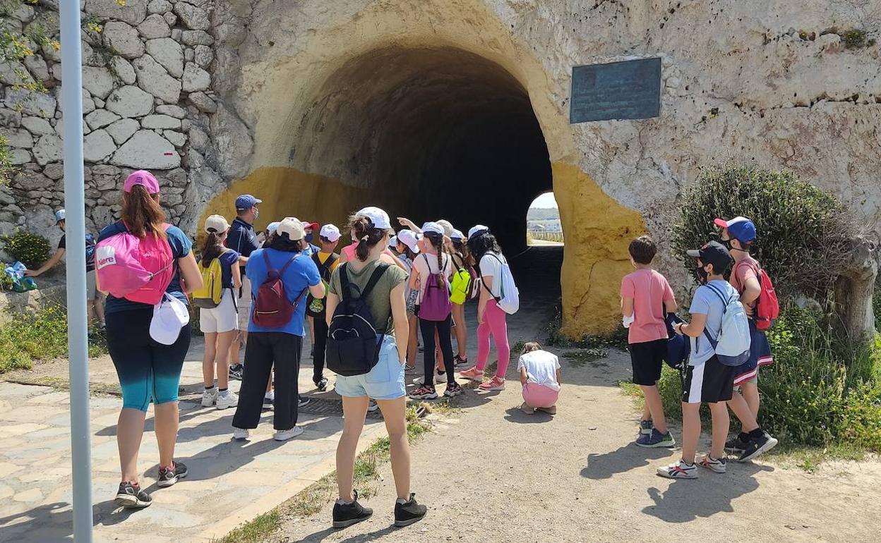 Málaga retoma el programa de 'Pequesendas' para escolares de la capital
