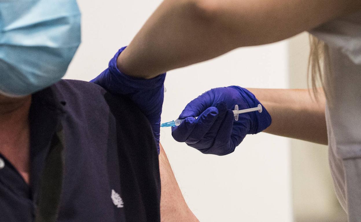 Andalucía: Más de 1,4 millones de andaluces cuentan ya con la pauta completa de la vacuna contra el coronavirus