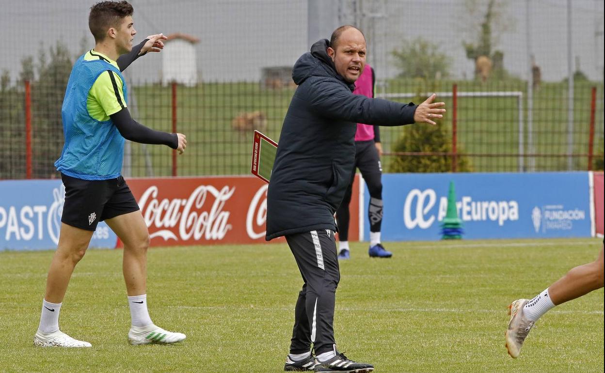 José Alberto López, durante un entrenamiento en el Sporting. 