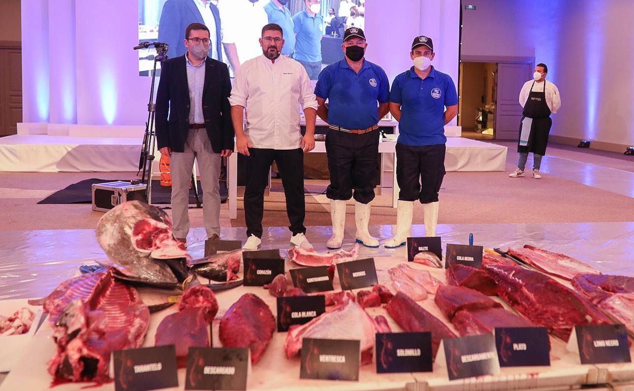 Dani García, junto a representantes de Gadira, tras el ronqueo.