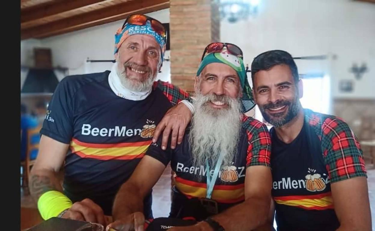 Fran Viegas (derecha), junto a Manuel Tenllado y Paco Contreras. Juntos forman los 'BeerMenZ'. 
