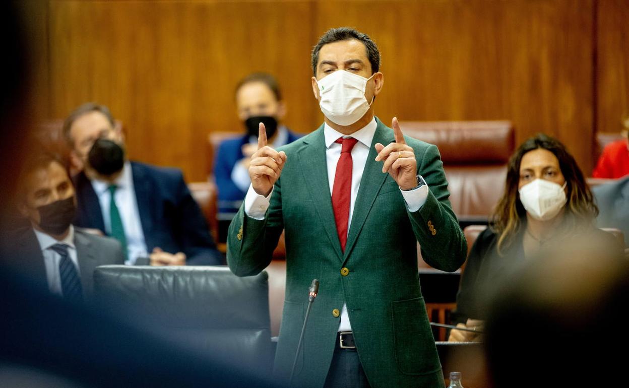 Moreno, en un pleno del Parlamento andaluz reciente. 