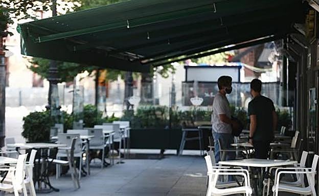 Así quedan los horarios de bares, pubs y discotecas en Andalucía tras el frenazo en la desescalada