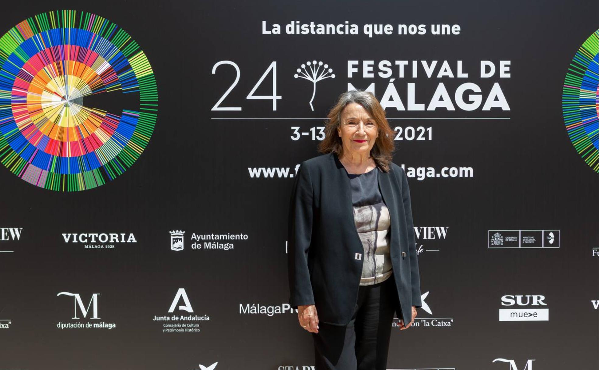 Petra Martínez recibe la Biznaga Ciudad del Paraíso del Festival de Málaga. 