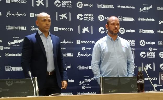 Imagen principal - Imágenes de la presentación de José Alberto como entrenador del Málaga.