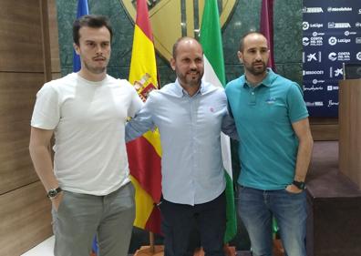 Imagen secundaria 1 - Imágenes de la presentación de José Alberto como entrenador del Málaga.