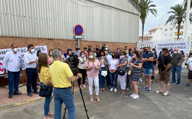 Un momento de la protesta celebrada este viernes en Caleta de Vélez. 