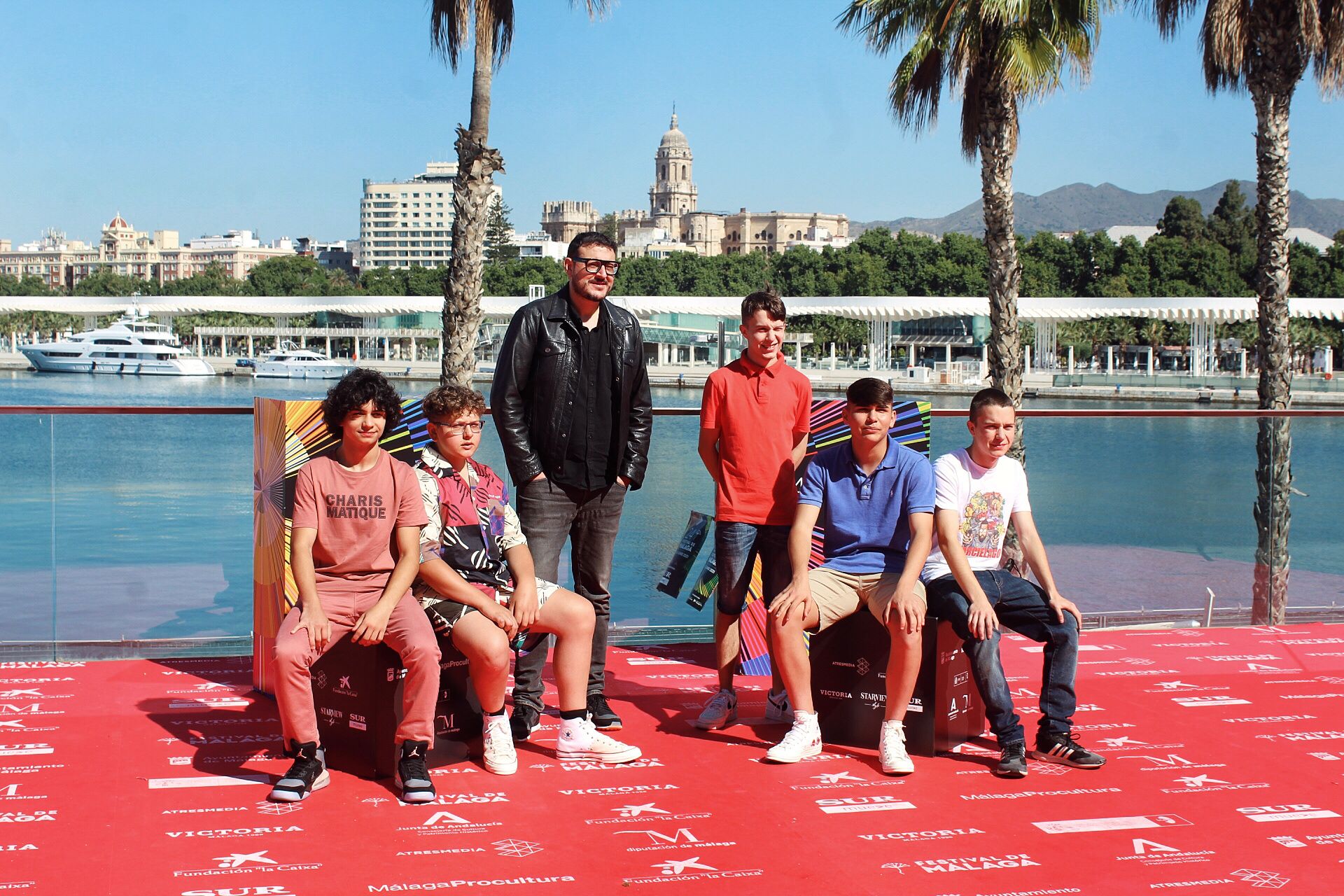 Photocall con el director y los protagonistas de la película 'lives is life'.