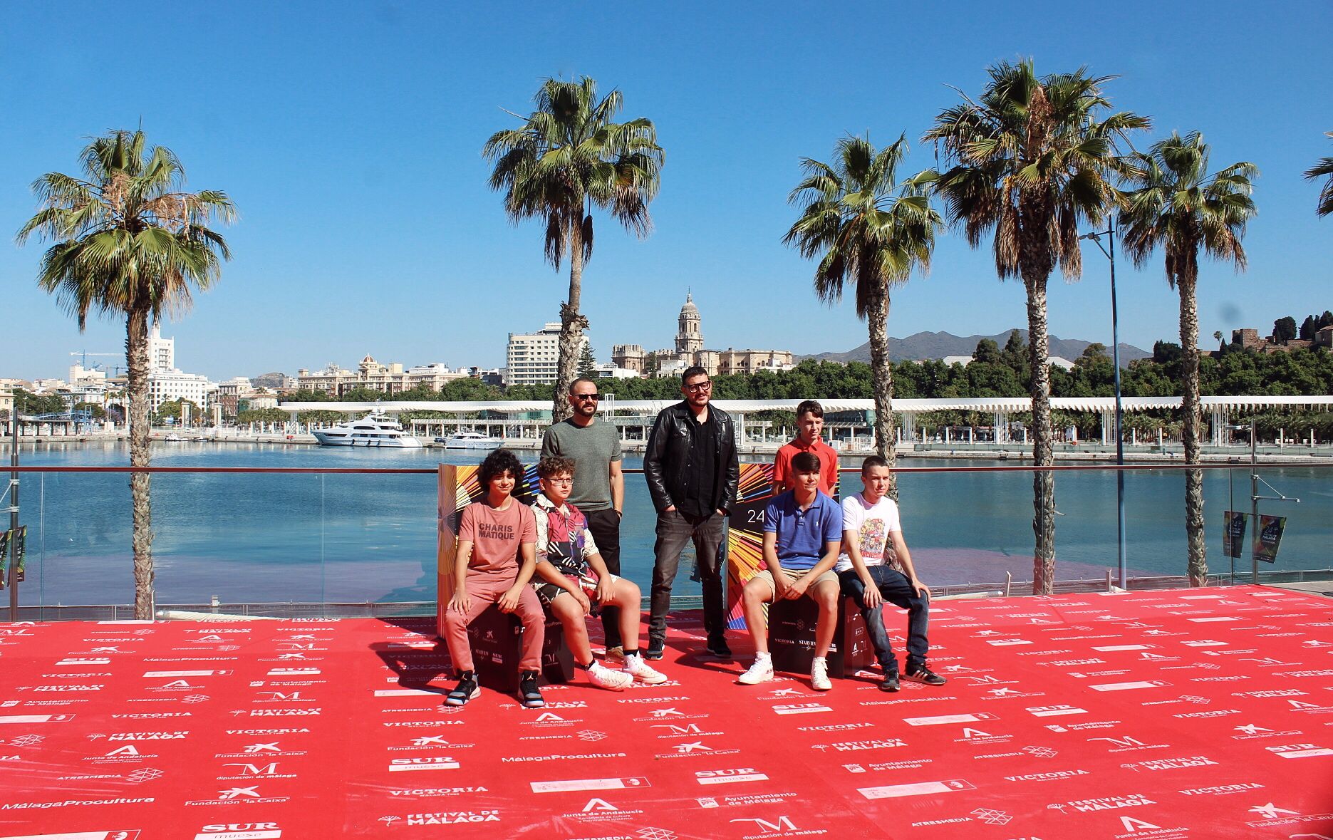 Photocall con el director y los protagonistas de la película 'lives is life'.