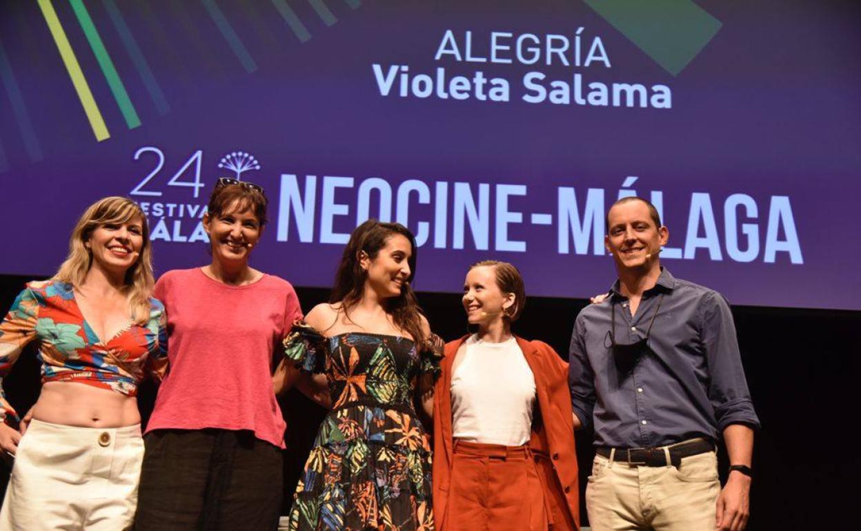 Mara Guil, Violeta Salama, Sarah Perles, Laila Manzanares y Olmo Figueredo, en la presentación de la película 'Alegría'.