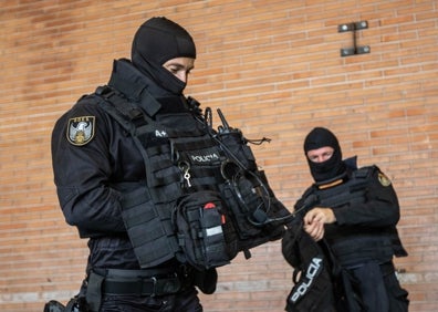 Imagen secundaria 1 - GOES, la élite policial de Málaga