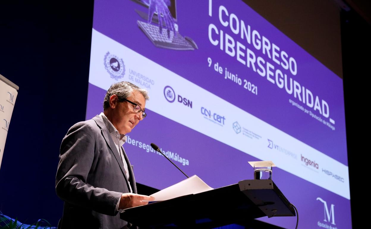 Francisco Salado inaugura la primera edición del Congreso de Ciberseguridad de la Diputación. 