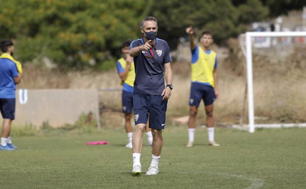 Nacho Pérez, durante un entrenamiento del Juvenil A del Málaga en el campo de entrenamiento de El Viso.