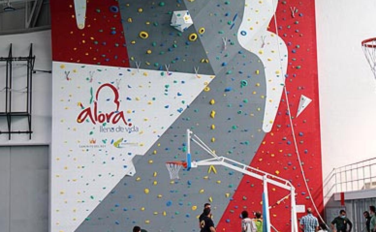 Rocódromo en el Pabellón de Deportes.