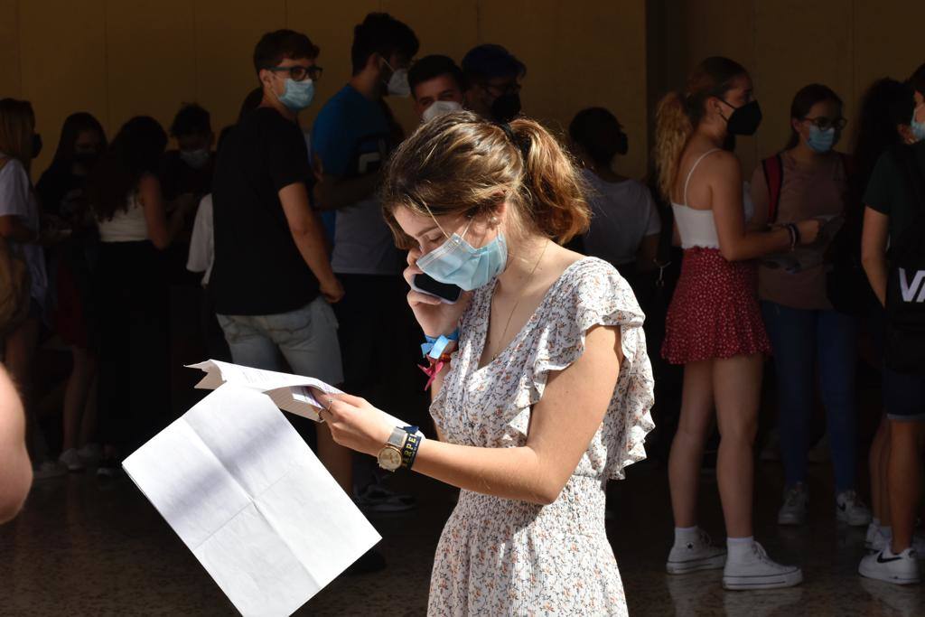 Algunos de los estudiantes que se examinaron en el campus de Teatinos 