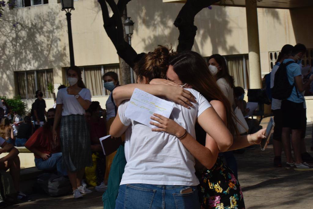 Algunos de los estudiantes que se examinaron en el campus de Teatinos 
